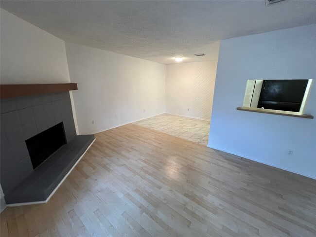 Building Photo - 9471 Pagewood Ln Unit 9471 Rental