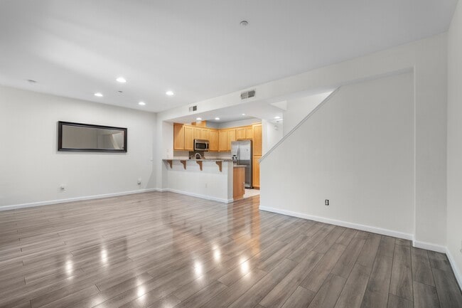 Photo - 628 Boardwalk Way