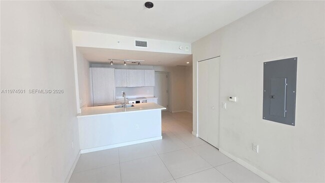 Photo - 501 NE 31st St Unidad 2404