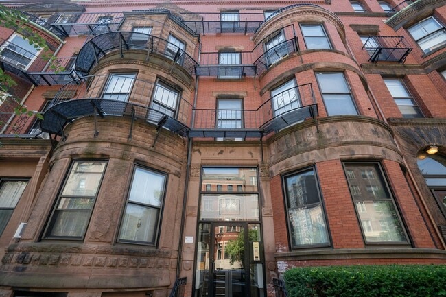 Building Photo - 529 Beacon St Unit 18