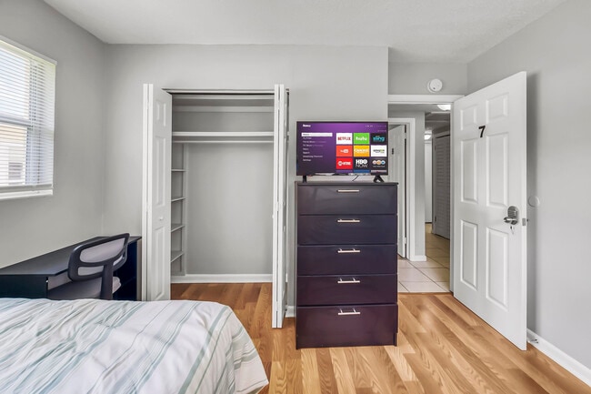 Photo - 7042 Rollo Rd