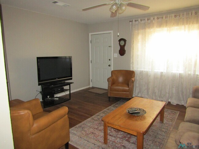 Photo - 605 1/2 W Quay Ave