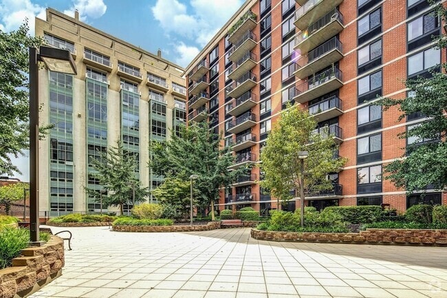 Building Photo - 700 Grove St Rental