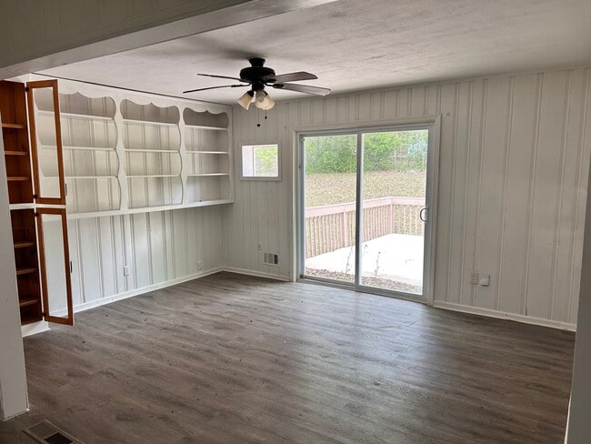 Photo - 5007 Spring Hill Dr