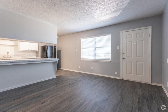 1 BR, 1 BA - 700 SF