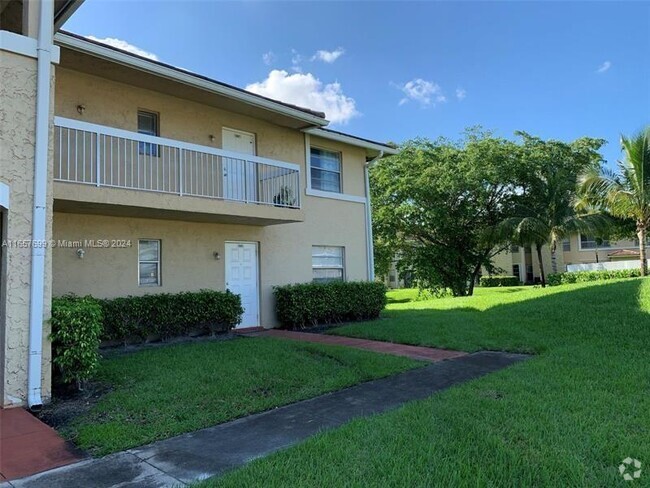 Building Photo - 10176 Twin Lakes Dr Unit 13-C Rental