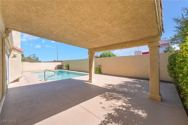 Photo - 8250 Fox Tail Way