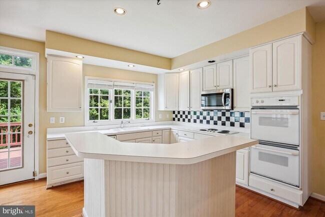 Photo - 10801 Maplecrest Ln