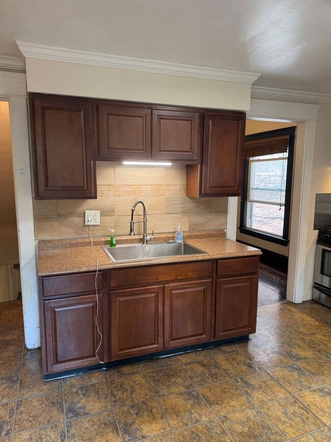 Building Photo - 1315 W 85th St Unit 1311