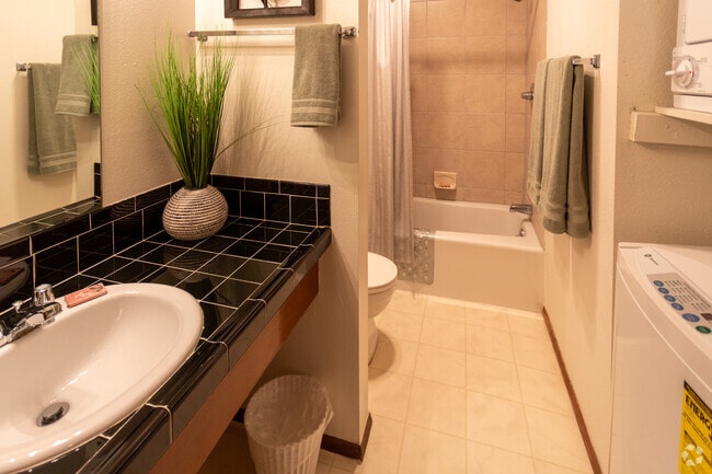 1 BR 1 BA 750 SF - Walnut Gardens