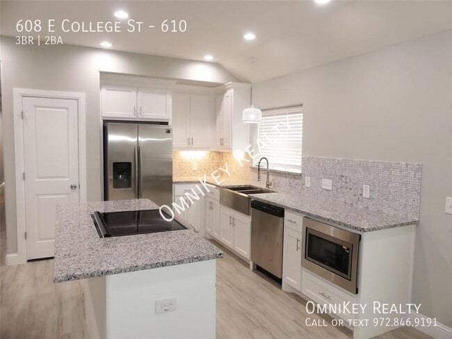 Photo - 608 E College St Unit 610