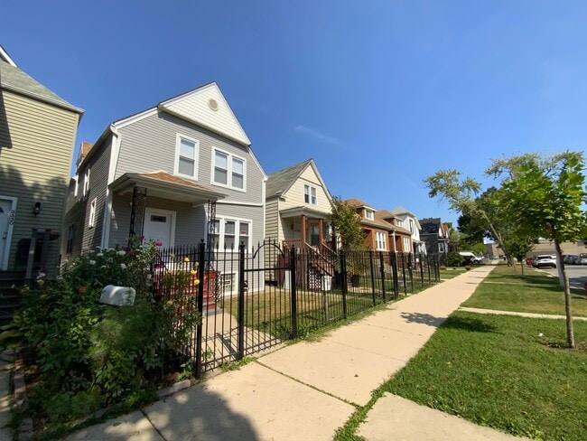 Photo - 3426 W Melrose St