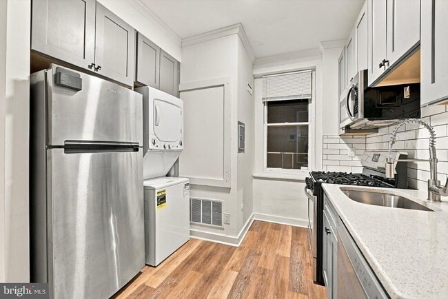 334 Lombard St Unit 113