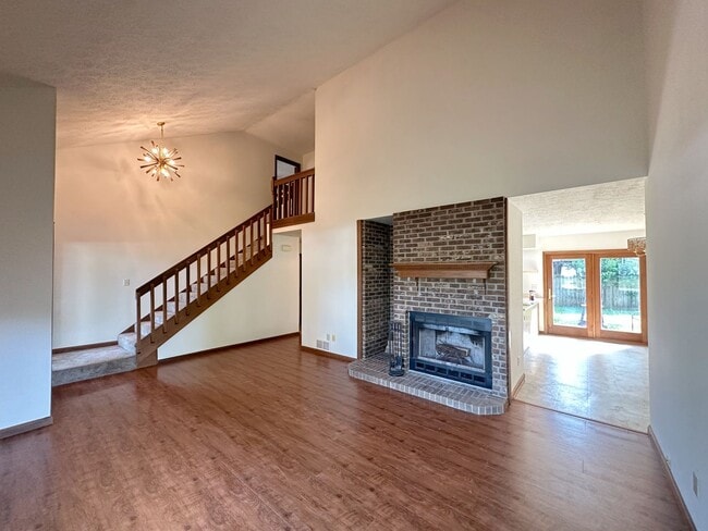 Photo - AVAILABLE NOW! Updated 3 Bed/2.5 Bath, 2 Car Garage - Close to Purdue & West Laf. Schools