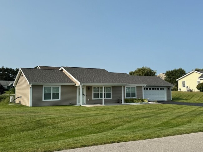 Stylish Ranch Home with Open Floor Plan in... - Stylish Ranch Home with Open Floor Plan in...
