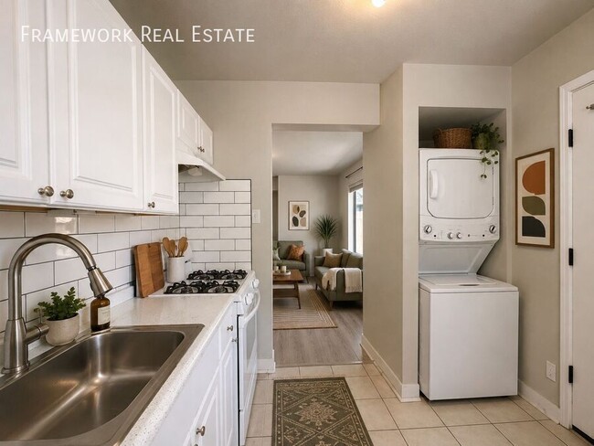 Photo - 1458 Ivanhoe St