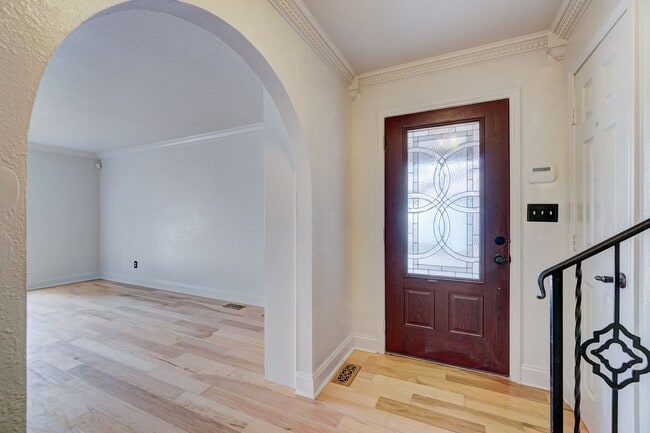 Photo - Spacious 4-Bedroom Home with Modern Amenities & Ideal Location Near Lake Hefner in OKC!