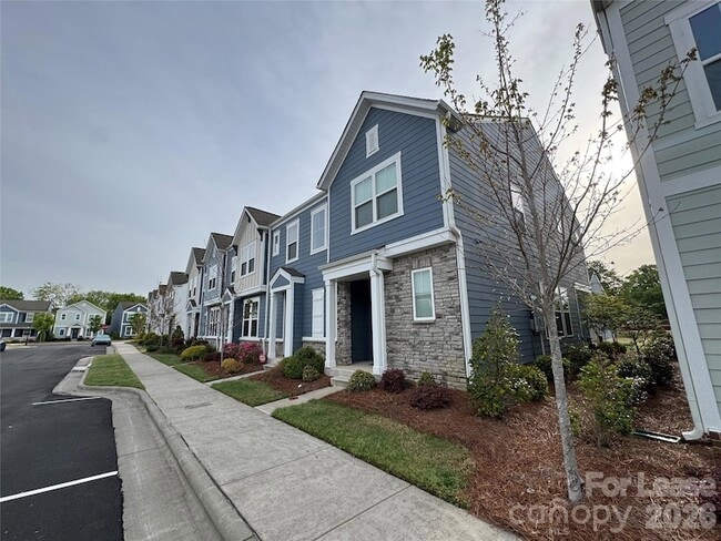 Photo - 335 Ladybird Ln