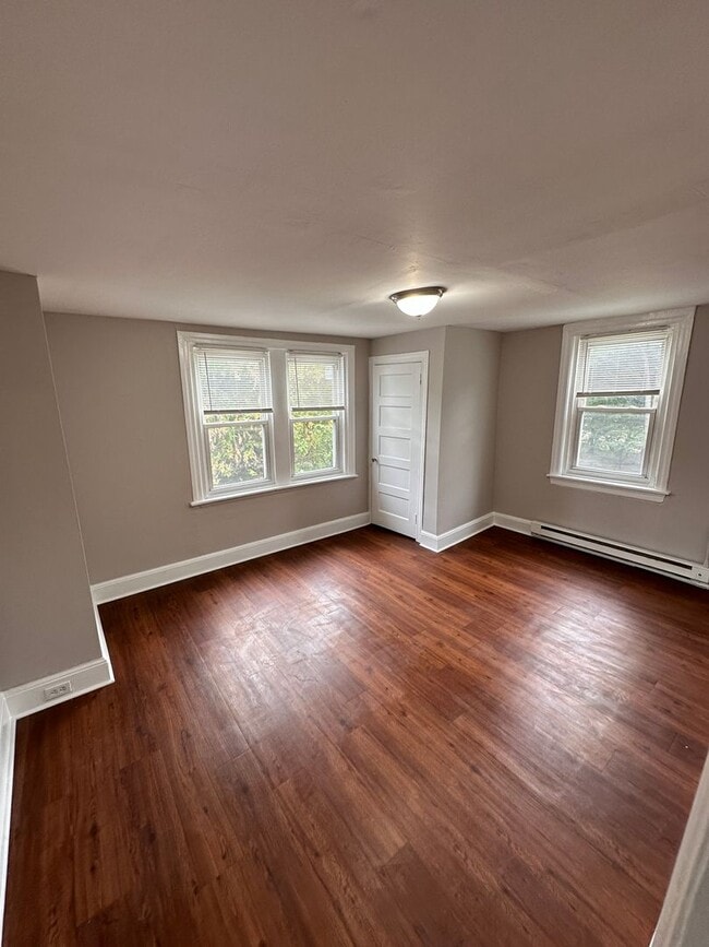 Building Photo - 101 N Gross St Unit Apt B