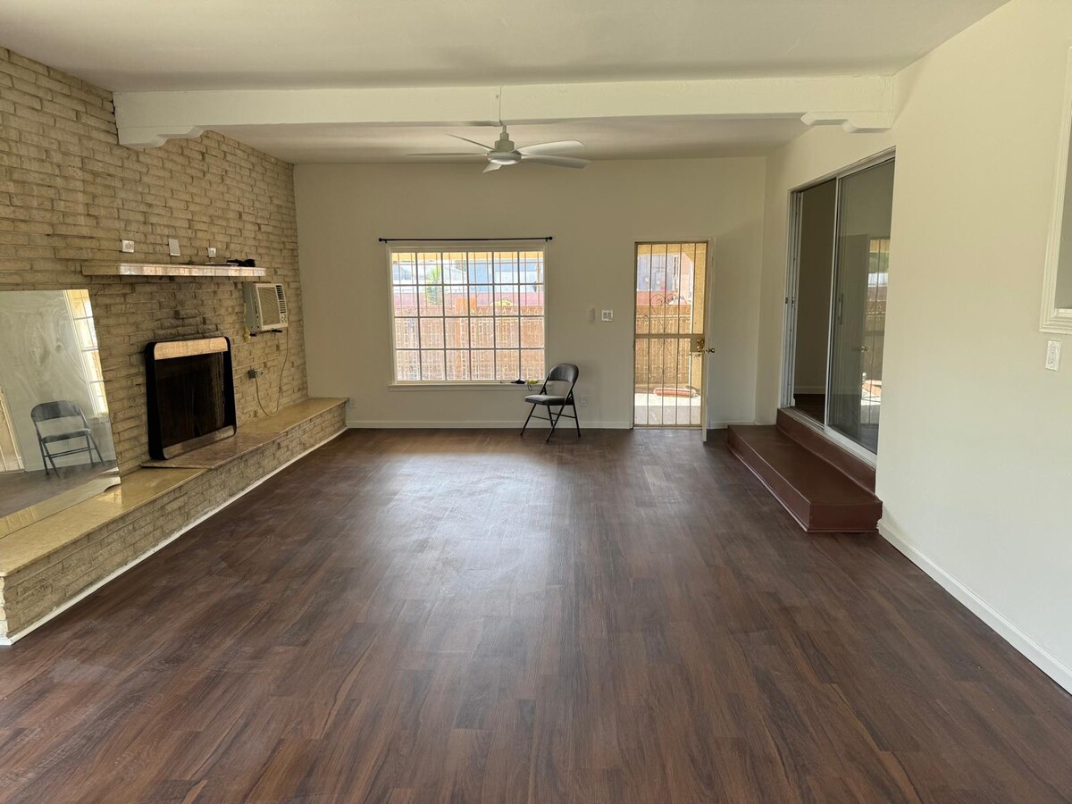 den - 13216 McKinley Ave Unit Front House