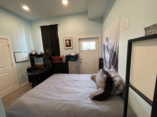 Photo - 1411 W Thompson St Unit 1