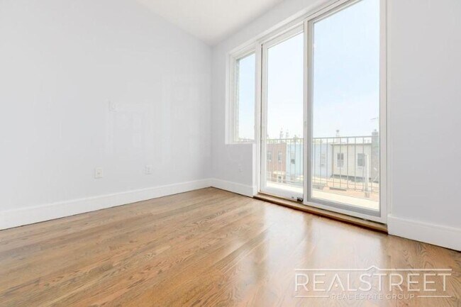 Photo - 2 bedroom in BROOKLYN NY 11221 Unit 2R