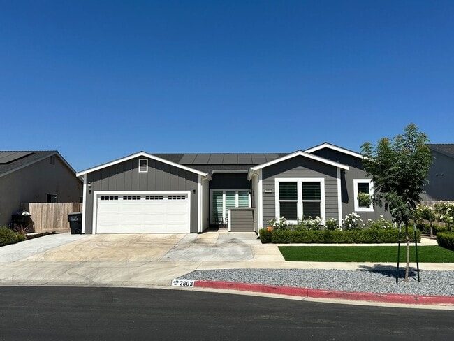 3803 N Santa Fe St