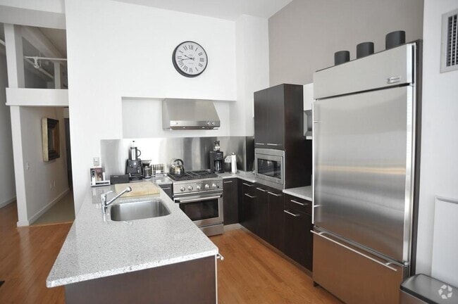 Building Photo - 88 Kingston St Unit 2F Rental