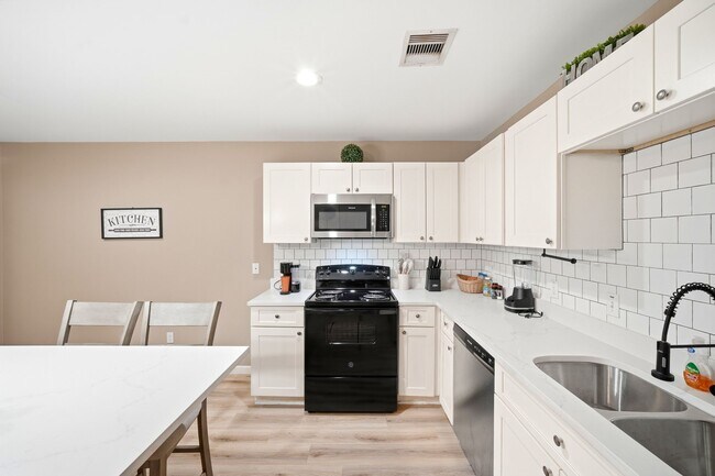 Photo - 8206 Bassett St Unidad A