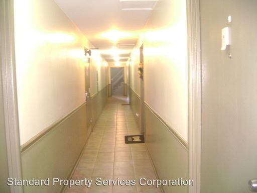 Building Photo - 2411 W Balmoral Ave