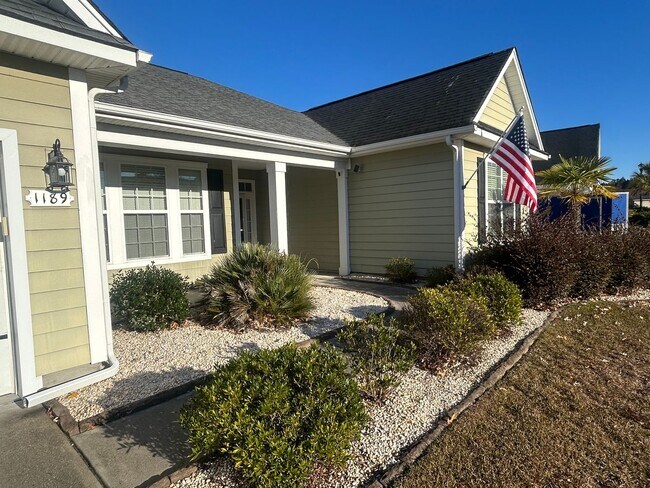 Photo - 1189 Parish Way