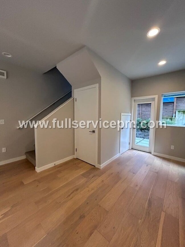 Photo - Contemporary 3 BD Mt. Baker Townhome! Location!!