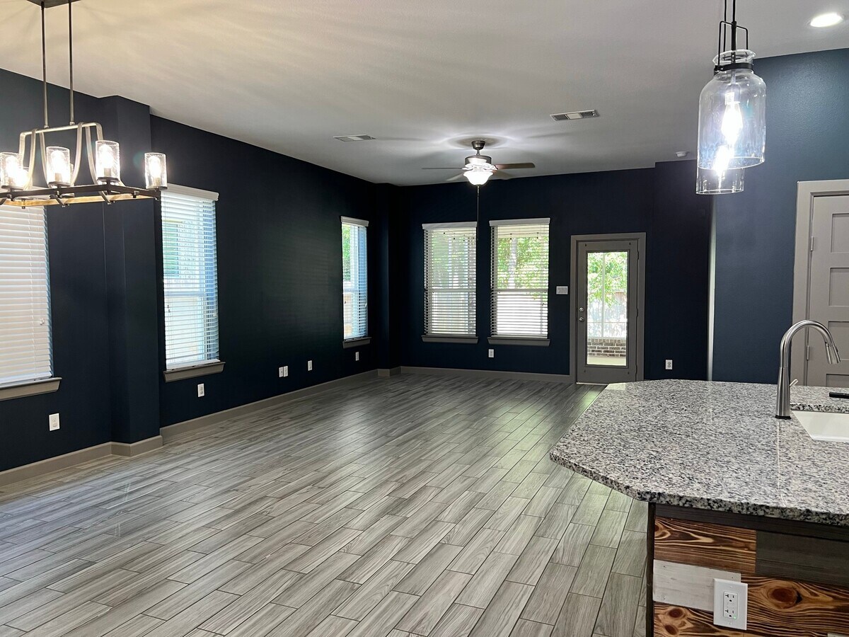 Photo - 211 Pleasant Hl Wy