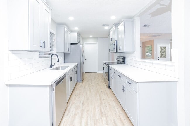 Photo - 5823 Toddington Rd