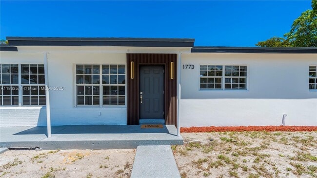 Photo - 1773 Lauderdale Manor Dr