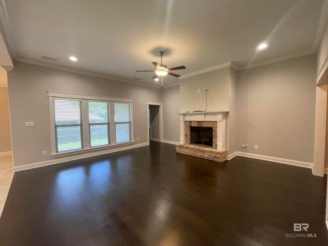 Photo - 253 Hawthorne Cir