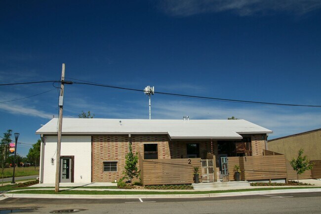 Photo - 1020 E 6th St Unit 2