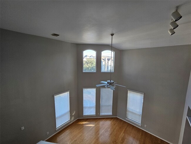 Building Photo - 1271 W 17th St