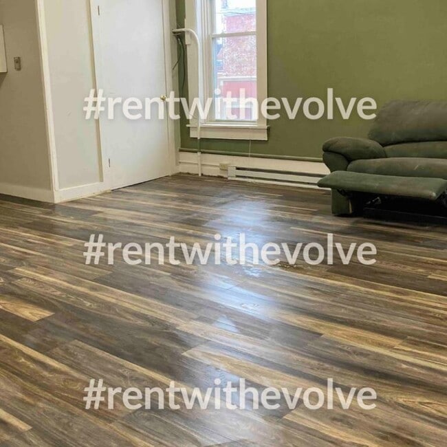Photo - 104 W High St
