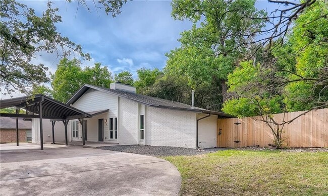 Photo - 6204 Shadow Valley Dr Unit B