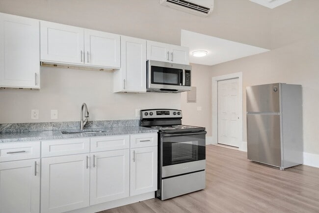 Photo - 92.5 Maple St Unit 1