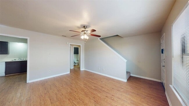 Photo - 2807 Longmire Dr Unidad B