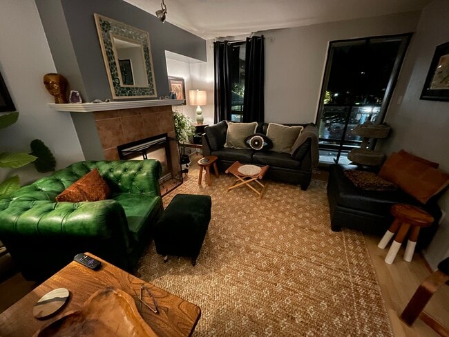 Building Photo - 225 Newport Dr Unit 221