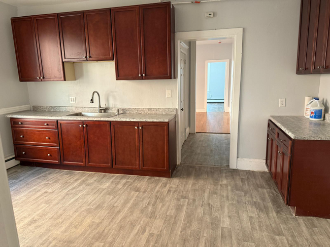 Building Photo - 17-19-19 Ellsworth St Rental
