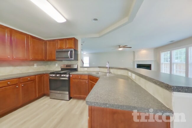 Photo - 3281 Saville St SW