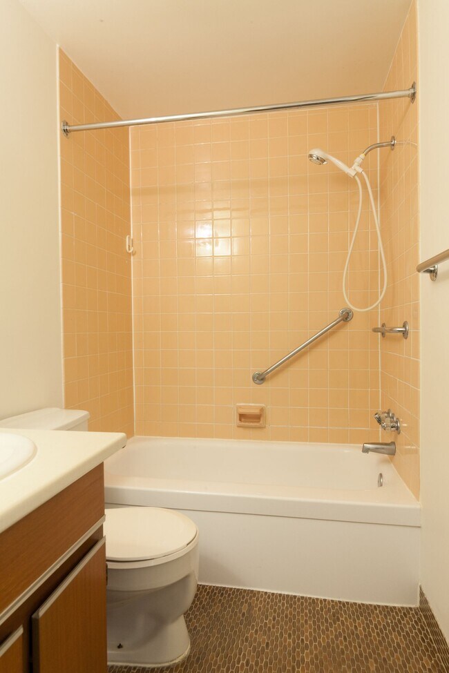 Photo - 900 Av. Rockland Unit 308
