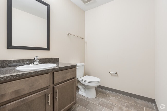 3BR, 1.5BA - 1,061SF - Second Bathroom