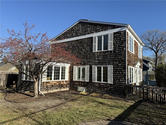 Photo - 709 Wayzata Blvd E