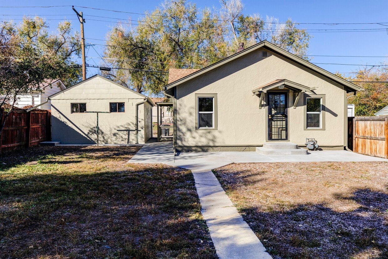 Front of the House - 915 Irving St (Denver, CO)