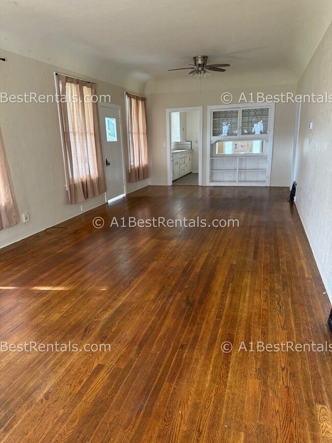 Photo - 107 Hackberry Ave